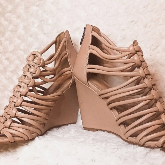Express Wedge Platform Nude Beige Size 8 Cage Strappy High Heel Sandals Open Toe - Picture 3 of 13